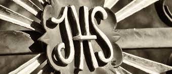 Aus tausenden blütenblättern legen gläubige jedes jahr großformatige bilder und christliche symbole. Kreuz Lamm Ihs Und Co Motive Fur Den Blumenteppich An Fronleichnam Katholisch De