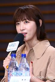 Trong phim xinh là vậy, cớ sao ngoài đời Ha Ji Won lại để kiểu tóc này?