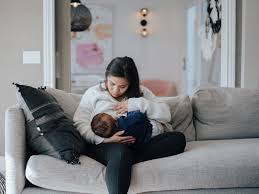 A newborn should be put to the breast at least every 2 to 3 hours and nurse for 10 to 15 minutes on each side. How Long Is My Baby Supposed To Nurse In One Sitting Babycenter