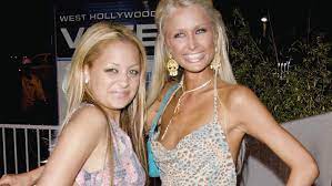 Fights , nicole richie , paris hilton , television. What Went Wrong With Paris Hilton And Nicole Richie S Friendship Italian News24viral