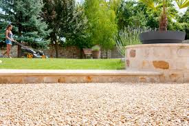 Pour Les Beaux Jours Pensez A Votre Jardin Avec Les Graviers De Couleur Cemex France Jardins Un Beau Jour Les Beaux Jours