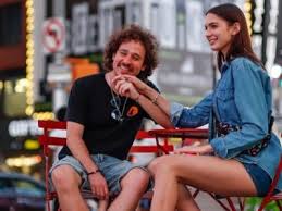 Luisito comunica bastante triste pide perdón. El Escandaloso Viaje De Luisito Comunica Por Africa Sin Sana Distancia Y Con El Recuerdo De La Controvertida Foto Con Su Novia Infobae