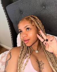 Pretty face, adorable 💕.