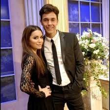 Zdaniem ich kolegów z pracy, para nie kryje się już ze swoim uczuciem, chociaż żadne z nich oficjalnie o nim nie mówi. Mariano Martinez Diegorouvier Instagram Photos And Videos Esperanza Mia Celebrity Crush Couple Photos