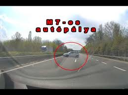 5 april at 05:15 ·. Eletveszelyes Manover Menet Kozben Megfordult Egy Autos Az M7 Esen 24 Hu