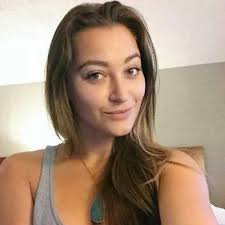 Minnie Wells's Instagram, Twitter & Facebook