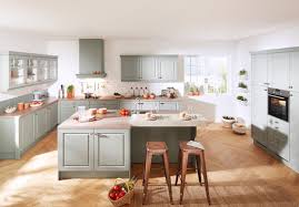 landelijke keuken in zacht groen van keukenspecialist nl vraag de gratis keuken inspiratie keukendecoratie keukenstijl