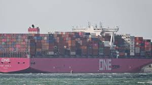 containers lost, ship sinks and vessels