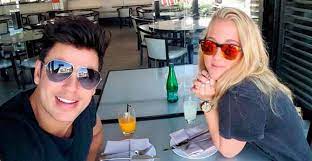 Jul 19, 2021 · vesta lugg sorprendió a sus seguidores tras publicar el radical cambio de look que decidió hacerse diciéndole adiós a su pelo largo. Graban Confuso Incidente Discotequero De Vesta Lugg Y Su Pololo Bailarin De Axe Glamorama