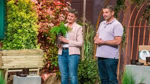 You will enjoy multiscenes screensavers with animated backgrounds, special effects and more. Die Hohle Der Lowen 2021 Am 24 Mai Pitchen The Makery Bodywallet Summersaver Hardcork Und Evertree