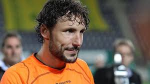 Dat de engelse aanvaller nu de ene na de andere goal maakt én ook tegen ajax de absolute uitblinker was, had hij ergens wel aan zien komen. Mark Van Bommel Bezoekt Glazen Huis In Heerlen 1limburg Nieuws En Sport Uit Limburg