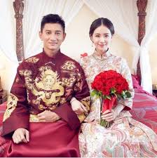 Nicky Wu And Liu Shishi Looked Adorable Yet Regal At The Same Time In Their Elaborate Traditional Chinese Wedding Dress Chinese Wedding Photos Chinese Wedding