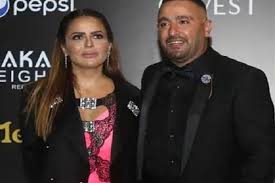 فيلم هروب اضطراري محمد السقا hd في عيد الفطر 2017 جديد فلم احمد السقا الجديد حيث بعد الانتهاء من السباق الرمضاني بين الكثير من الممثلين علة افضل الاعمال. Ø£Ø­Ù…Ø¯ Ø§Ù„Ø³Ù‚Ø§ ÙŠÙ†Ø¶Ù… Ù„Ù„Ø¬Ù…Ù‡ÙˆØ± ÙˆÙŠØ³Ø®Ø± Ù…Ù† Ø¥Ø·Ù„Ø§Ù„Ø© Ø²ÙˆØ¬ØªÙ‡ ÙÙŠ Ù…Ù‡Ø±Ø¬Ø§Ù† Ø§Ù„Ø¬ÙˆÙ†Ø© ØºÙ„Ø·Øª ÙˆÙ„Ø¨Ø³ØªÙ‡Ø§ Ø§Ù„Ø¬Ø§ÙƒÙŠØª Ø¨ØªØ§Ø¹ÙŠ ØµÙˆØ±