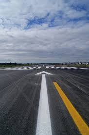 Pista riapre alle 9:30, un'ora prima del previsto dopo le operazioni di rimozione della cenere vulcanica concluse anticipatamente sac, società di gestione dell'aeroporto di catania, comunica che le operazioni di rimozione della cenere dalla pista si concluderanno con un'ora di anticipo rispetto al previsto e che lo scalo. Forte Botto L Aereo Non Decolla E Mistero Sul Catania Roma Live Sicilia