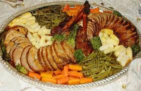 Un Des Classiques De La Cuisine Maghrebine Du Roti De Bœuf A La Marocaine Un Plat Familial Par Excellence Recette Marocaine Repas Marocain Plats Familial