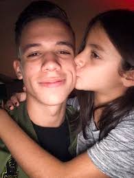 Con el cañón de una pistola en su boca