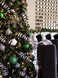 Oscar Bravo Home Green And Black Christmas Decor Holiday Blog Hop Cool Christmas Trees Green Christmas Tree Black Christmas Tree Decorations