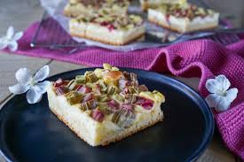 Saftiger, leckerer rhabarberkuchen mit schmandguss. Rhabarberkuchen Mit Pudding Willkommen In Unserer Leckeren Welt