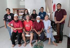 Jun 09, 2021 · scammers in malaysia are now using charity videos to trick the public into transferring money to them. 16 Gambar Ustaz Ebit Lew Keluarga Sambut Tahun Baru Cina My Tv Online