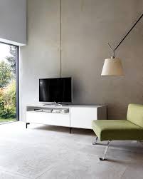 This rustic tv bench of metal and solid wood has an open back, so it's easy to arrange cords and cables. Tv Wand Ideen Fur Tv Mobel Schoner Wohnen