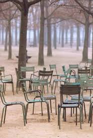 Accolé au palais du luxembourg qui abrite le sénat, le parc est d'ailleurs la propriété de cet institution politique. Luxembourg Garden Chair Luxembourg Gardens Beautiful Paris Paris