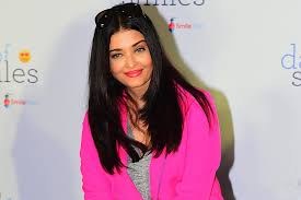She has been in the business of movies for decades and it is only fair for her to. Coronavirus Aishwarya Rai Bachchan Star De Bollywood Hospitalisee Avec Sa Fille