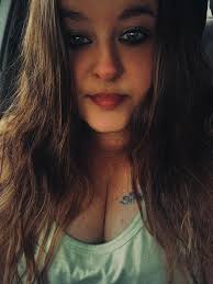 Mina Howell's Instagram, Twitter & Facebook