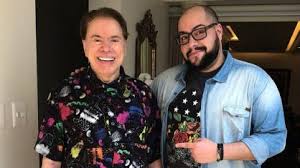 Tiago abravanel recebe marido antes de show no teatro santander tiago abravanel é um verdadeiro artista multi talentoso, afinal, ele atua, canta, dança e muito mais habilidades. Tiago Abravanel Sobre Avo Silvio Santos Que Ninguem Conhece Parece Um E T Istoe Independente