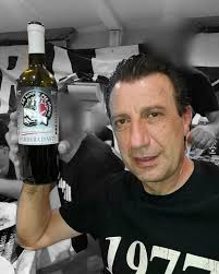 Purtroppo arriva un'altra triste e dolorosa notizia,oggi pomeriggio e'  venuto a mancare QUINTINO CIRIELLO per gli amici di sempre TINO BRAVO  storico ultras del gruppo tradizione Juventus.la pagina porge le  condoglianze alla