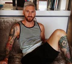 Aaron ramsey of arsenal shows off his tattoo on his left. Arsenal Fans Claim Lionel Messi S Haircut Is In Tribute To Aaron Ramsey Metro News