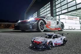 Left norbert singer, whose motor sports department built the car in the first place, examines it for authenticity. Lego Technic Porsche 911 Rsr 42096 Und Sein Grosser Bruder Zusammengebaut
