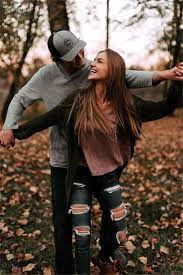 Sweet Couple Photographs For Your Endless Romance Relationship Lovely Couple Relations Couple Photoshoot Poses Couple Photography Poses Drawing Couple Poses