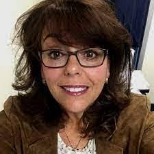 Lynda Crocker's Instagram, Twitter & Facebook