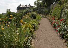 Verlegen von gartenplatten auf kies auf sitzplatz und ums haus ca. Einfachen Kiesweg Anlegen Sandgeschlammte Wege Splittwege