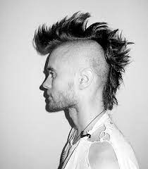 Cabelo Moicano Indigena Punk E Ate Suspensao Na Escola Mohawk Hairstyles Men Mohawk For Men Haircuts For Men