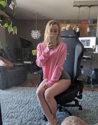 Pokimane twerking on stream ignore these fortnite vbucks giveaway gta 5 cod bo 4 iiii top thicc twerking pokimane thicc fap challenge, have fun comment when you lost!! Reddit Stpeaxh Pokimane Vs Stpeach Who Is Thiccer Thicc 18 2020 04 08