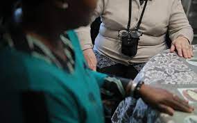 Si vous déduisez de l'impôt les frais d'emploi d'un salarié à domicile pour un ascendant, vous ne pourrez pas déduire de vos revenus une pension alimentaire ou votre père a droit au crédit d'impôt pour l'emploi d'un salarié à domicile mais uniquement pour les dépenses réellement à sa charge. Emploi A Domicile Le Credit D Impot Continuera De Beneficier Aux Services Effectues A L Exterieur Le Parisien