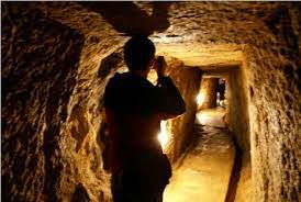 Valea corna și tăul corna (priveliște de pe piatra corbului) roșia montană e înconjurată de multe tăuri care merită văzute. Galeriile Romane Rosia Montana Vila Vank