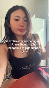 Annie Barefoot's Instagram, Twitter & Facebook