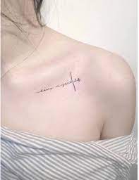 01 Minimalist Tattoos For Every Gir Minimalisttattoos Shoulder Tattoos For Women Small Shoulder Tattoos Collar Bone Tattoo
