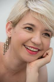 Σε πελάγη ευτυχίας πλέει το λαμπερό ζευγάρι, καθώς όπως έγινε γνωστό σε λίγους μήνες θα κρατούν στα χέρια τους το πρώτο τους παιδί. H Mia Kalyterh Apo Thn Allh