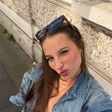 I am 30 years old and not married yet. I want to meet a friend who I can  chat with.