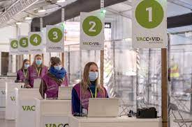 De voorbije maanden brachten de taxi's van de antwerpse provinciale taxi unie (aptu) zo'n 18.000 zestigplussers voor minder dan de helft van de normale prijs naar en van het vaccinatiecentrum. Eerste Vaccins Van Astrazeneca Toegediend Op Spoor Oost Borgerhout Gazet Van Antwerpen Mobile