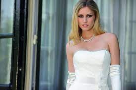 Gebrauchte brautkleider wie neu im outlet in großer auswahl von bekannten designern und marken kaufen. Hochzeitsfuhrer Hochzeitsportal Alles Zum Thema Hochzeit Traumhochzeit Cc