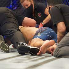Chris weidman suffered a gruesome leg injury saturday night at ufc 261. Iyt7yd Jbslpm