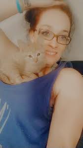 Don't know who this cat belongs to but it sure knows who the boss is