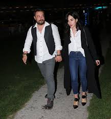 Arts adında bir yapım şirketi kurdu. Tuba Buyukustun Den Ayrilan Onur Saylak Yeni Sevgilisiyle Ilk Kez El Ele