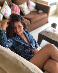 10 Most Glamorous And Beautiful Female Anchors In The History Of Ipl Shonali nagrani is an actress, model, tv host.