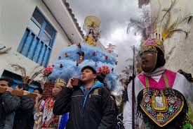Estas celebraciones, que se remontan al siglo xvii cuando la corona española envió la imagen de la virgen del carmen a paucartambo, se realiza con música, procesiones y danzas con máscaras y. Cusco Paucartambo Celebra Aniversario De Coronacion De La Virgen Del Carmen Noticias Agencia Peruana De Noticias Andina
