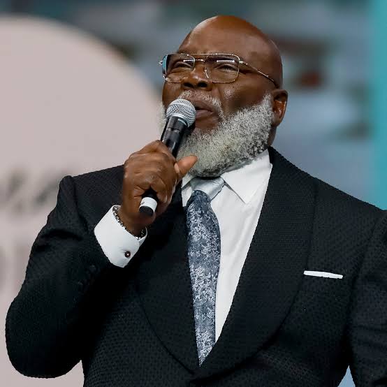 Bishop T.D. Jakes Recovering From 'Health Incident' During Sunday Sermon -  The New York Times